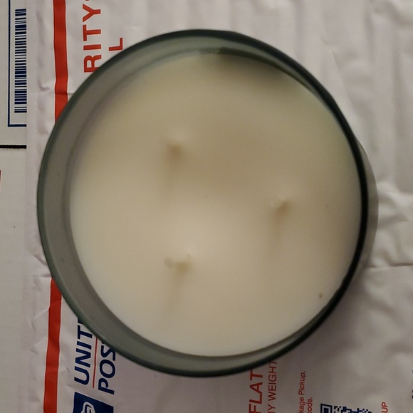 WhiteBarn BBW Cedar & Suede 3-wick candle NWT - Picture 5 of 5